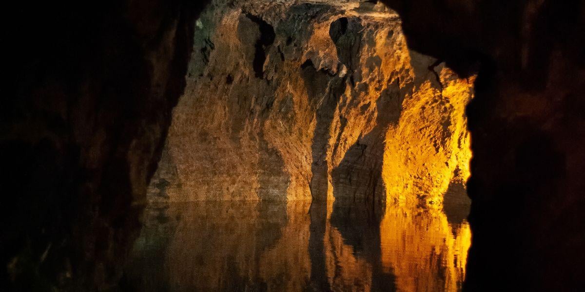 edmond-halley-hollow-earth